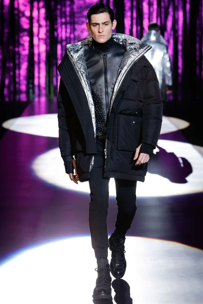 Look 19
